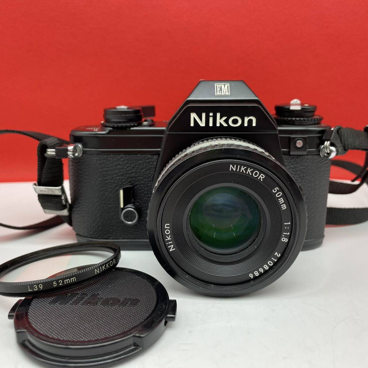 □ Nikon EM 一眼レフカメラ フィルムカメラ ボディ NIKKOR 50mm F1.8 レンズ シャッター、露出計OK ニコン_画像1