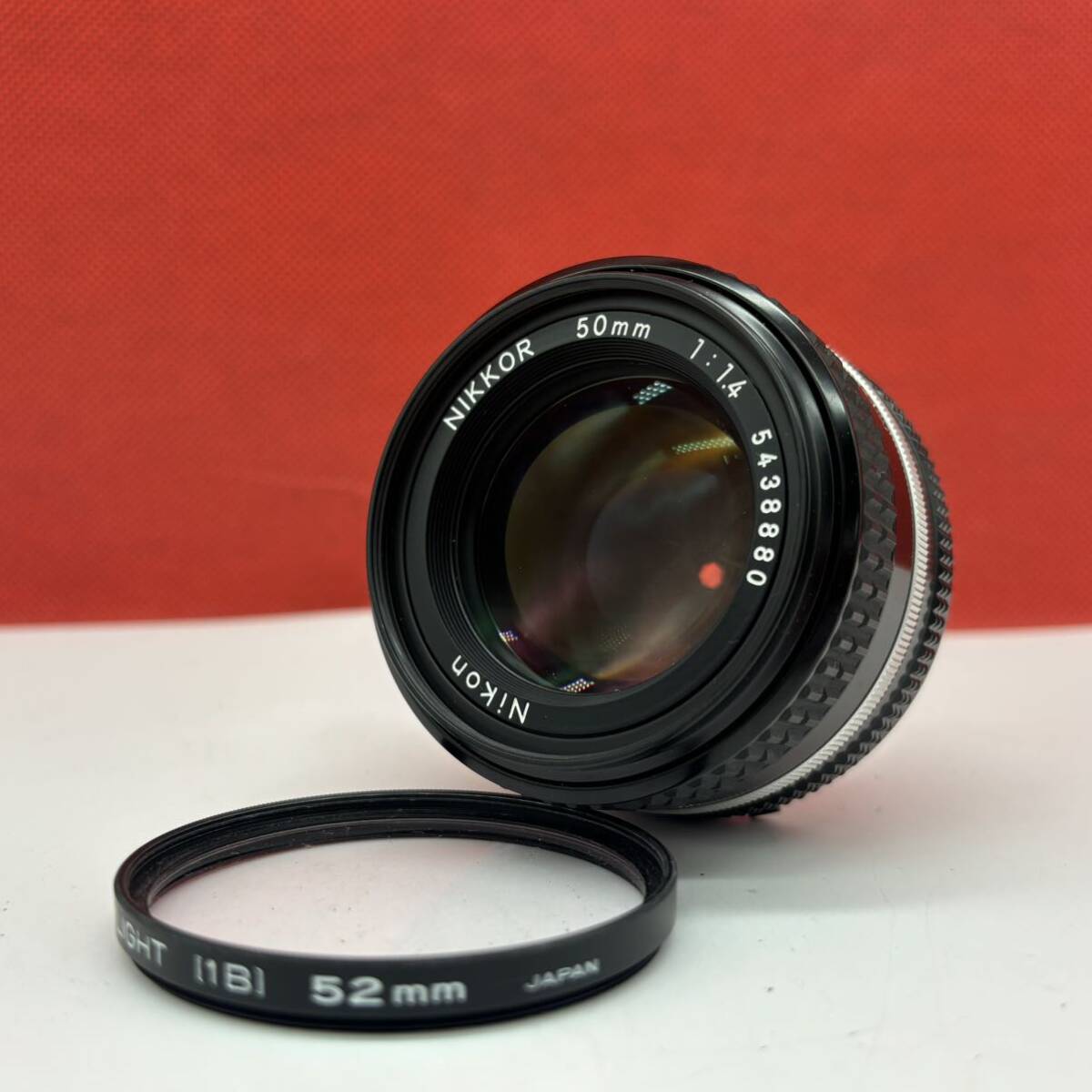 * Nikon NIKKOR 50mm F1.4 Ai-s camera lens single burnt point Nikon 