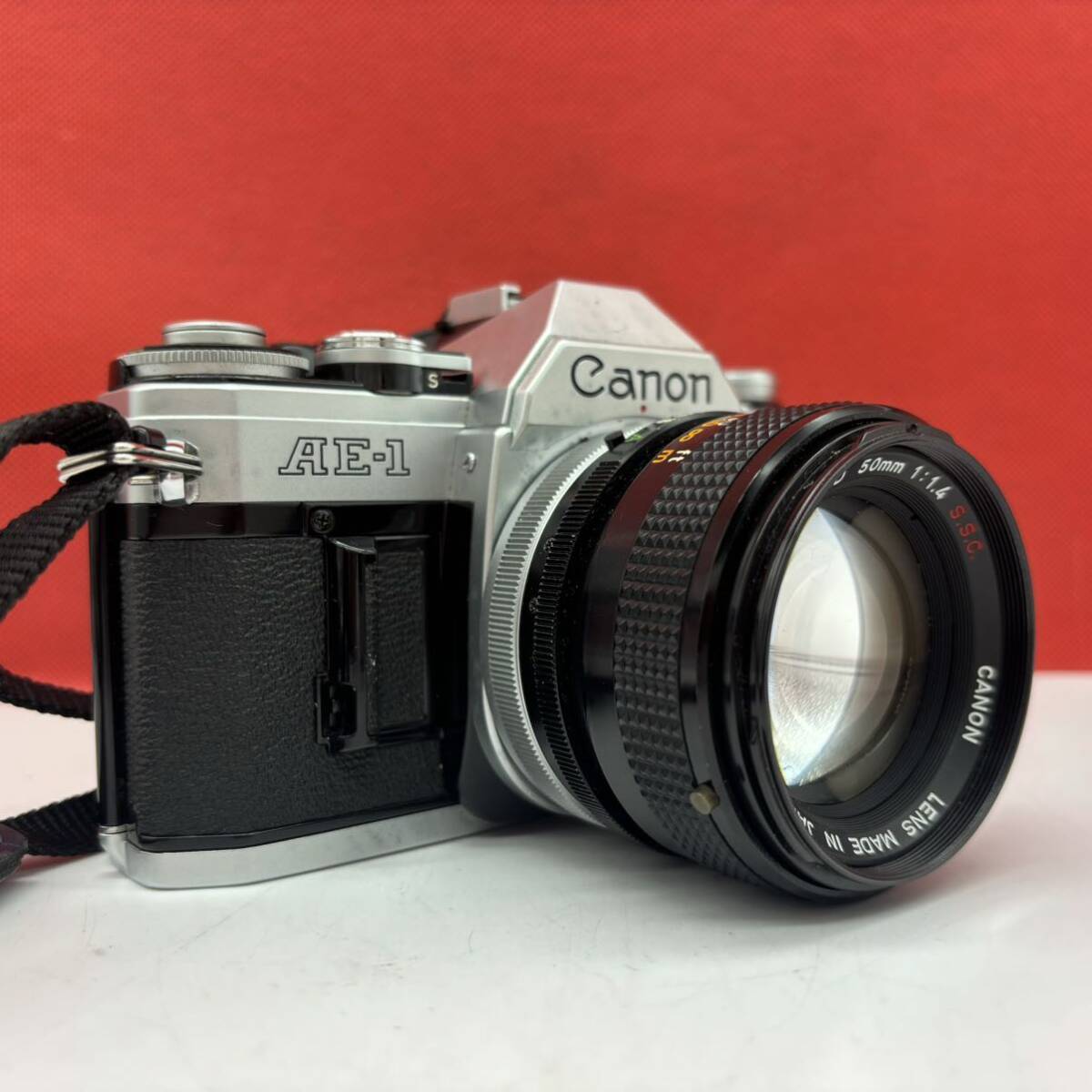 ◆ Canon AE-1 フィルムカメラ 一眼レフカメラ ボディ FD 50mm F1.4 S.S.C. レンズ シャッター、露出計OK キャノン_画像4
