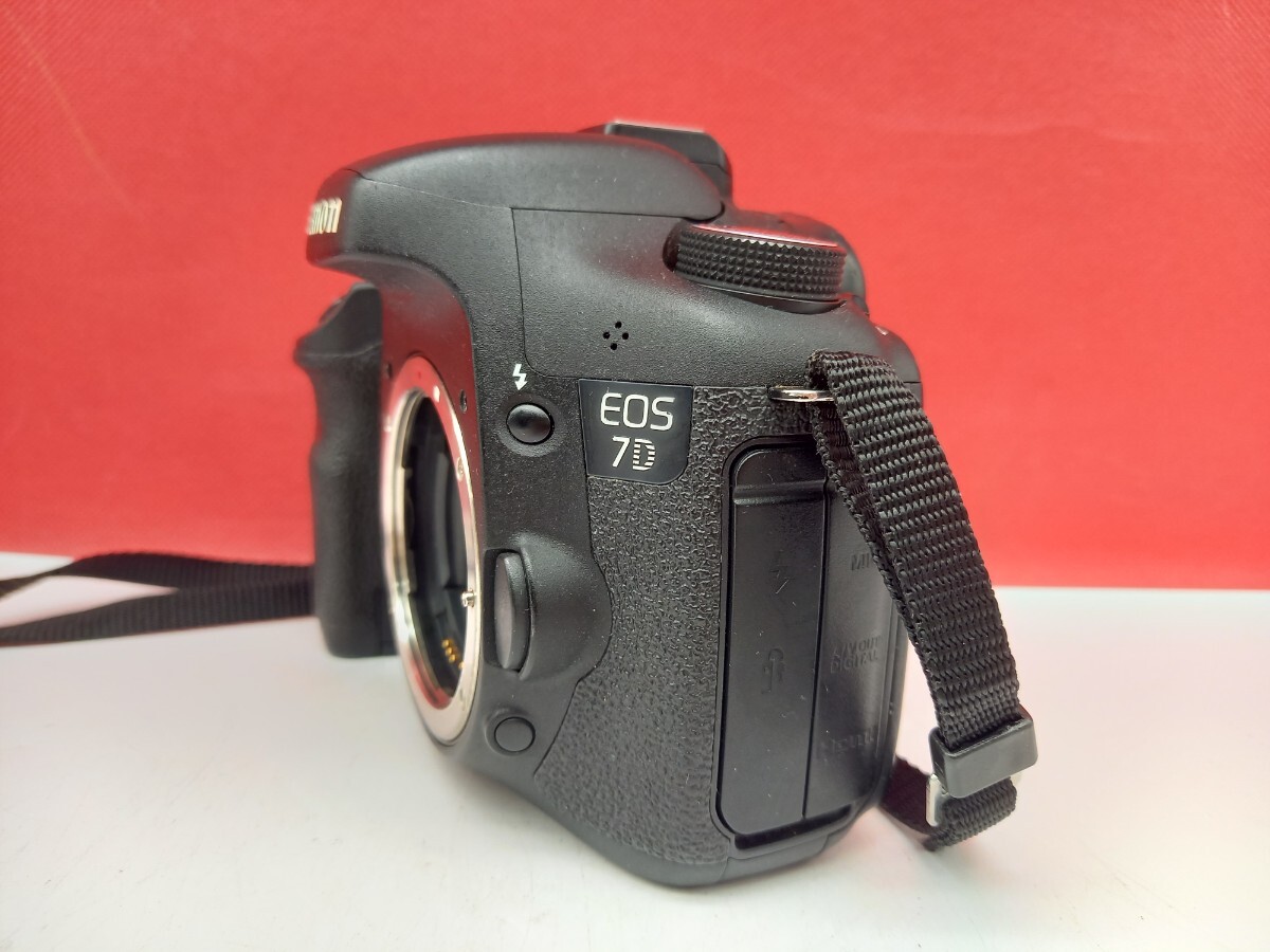 ■ Canon EOS 7D デジタル一眼レフカメラ ボディ動作確認済 シャッター、フラッシュOK バッテリー 付属品 キャノン_画像2