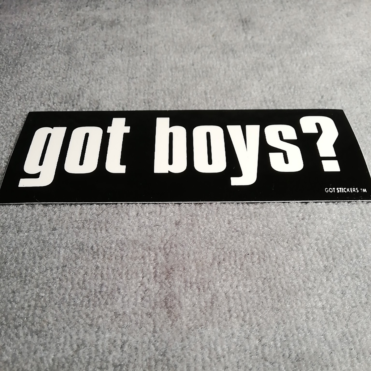 新品未使用正規品本物人気ハワイGOTステッカ―　got boys?　ブラックベース 横約16.6cm、縦約6.4cm 　　送料￥84～_画像3