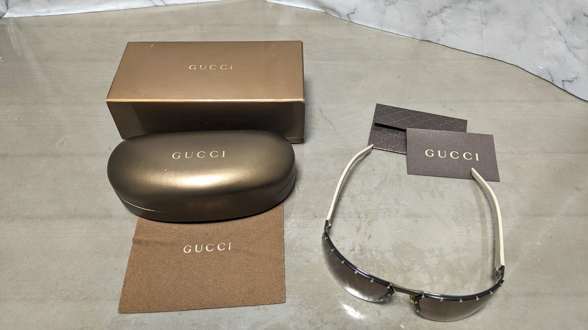 美品 GUCCI グッチ サングラス スタッズ イタリア製 GG1838FS メガネ ケース付き 箱 布付き GG柄 383_画像2