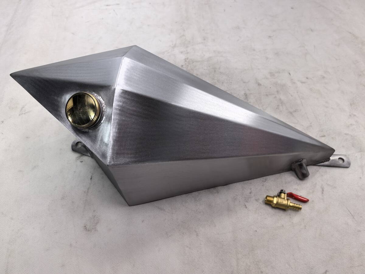 T-165 汎用品 ハーレー用 7L コフィンタンク 燃料タンク T-165 汎用品 ハーレー用 7L コフィンタンク 燃料タンク