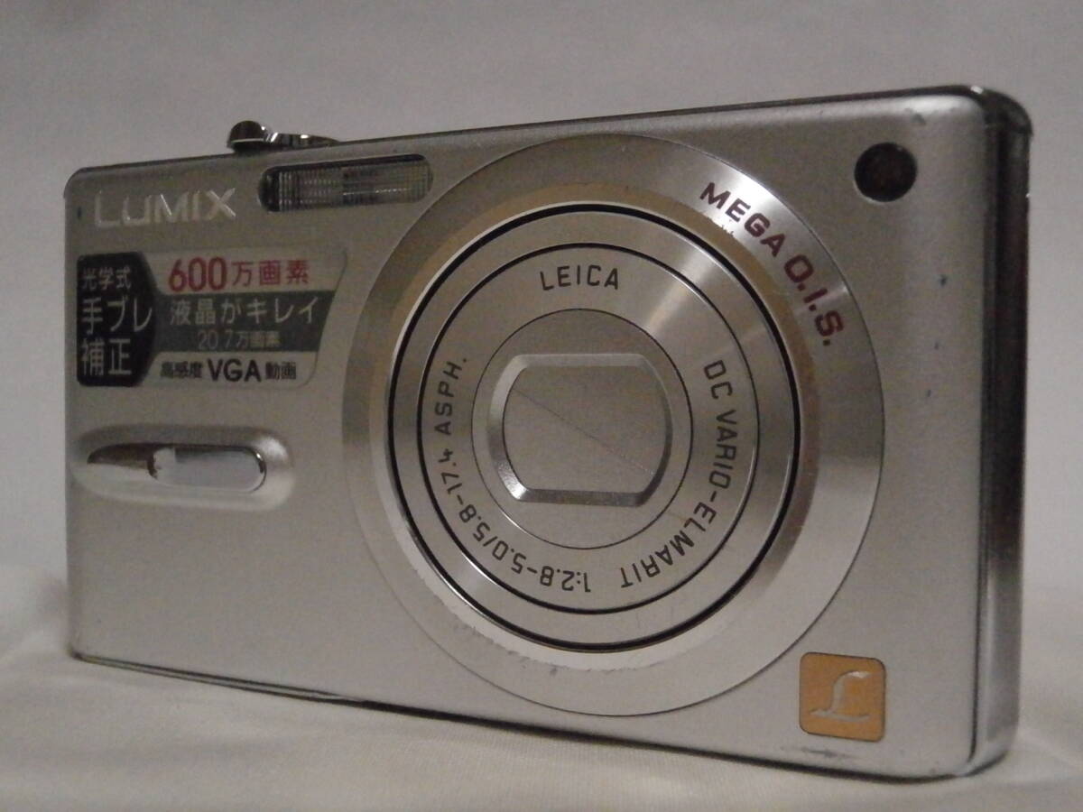 デジカメ Panasonic LUMIX DMC-FX9 シルキーシルバー (6.0メガ) 3045 BT 充_画像1