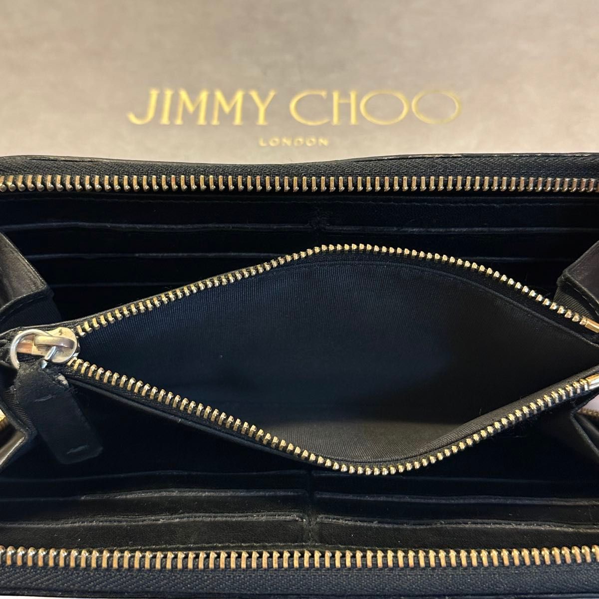 未使用に近い！ ジミーチュウ JIMMY CHOO 財布 長財布　スタースタッズ　カーナビー　ラウンドファスナー