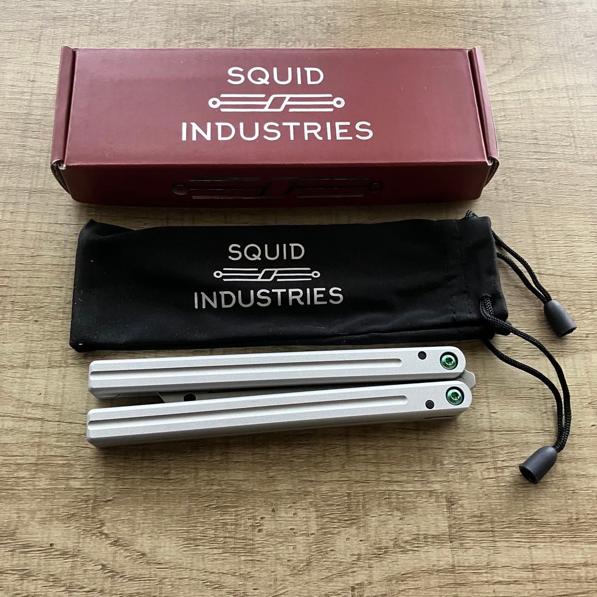 Squid Industries Triton v2 バタフライナイフ トレーナー Squid Industries Triton v2 バタフライナイフ トレーナー