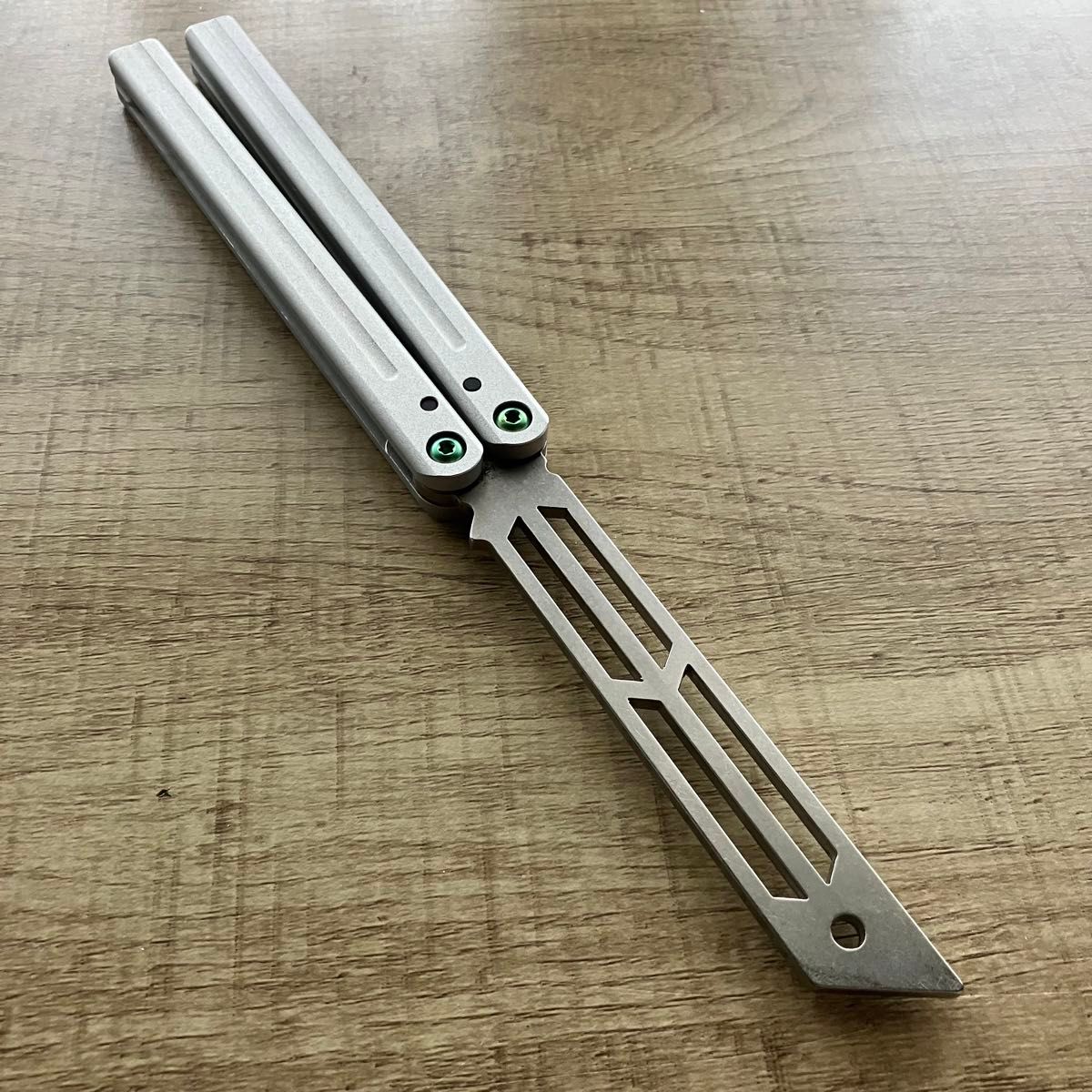 Squid Industries Triton v2 バタフライナイフ トレーナー Squid Industries Triton v2 バタフライナイフ トレーナー