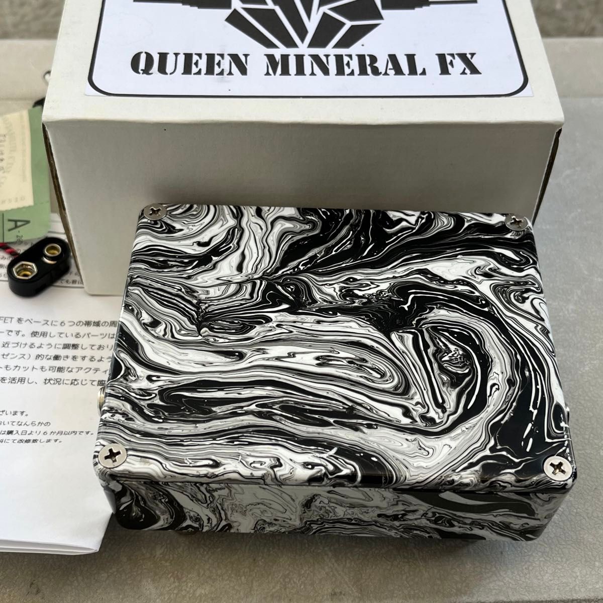 Queen Mineral FX Bass Drive MOS-FET 6 Band EQ  ベースプリアンプ　オーバードライブ
