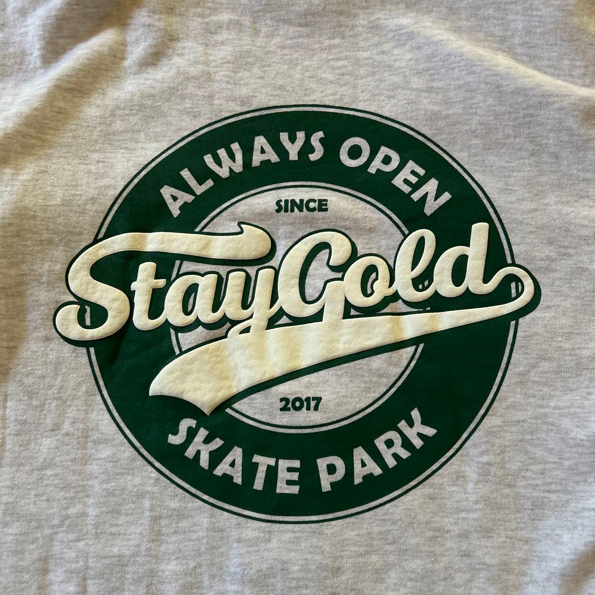STAY GOLD パーカー グレー
