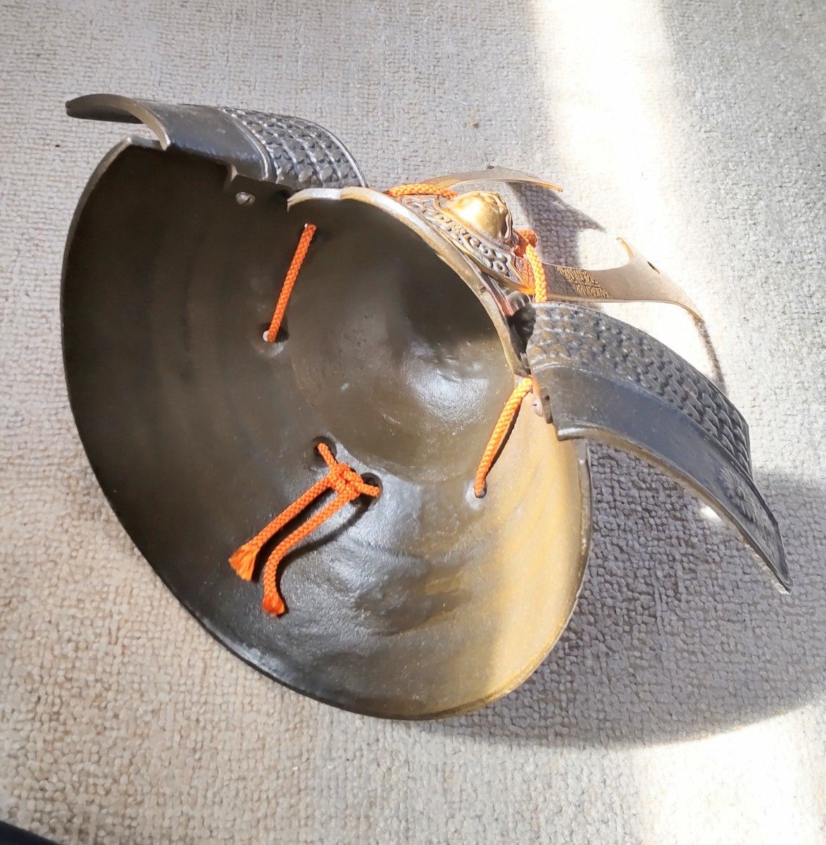 昭和の骨董品》端午の節句 兜 良品 置物 美術工芸 オブジェ 鉄 昭和の骨董品》端午の節句 兜 良品 置物 美術工芸 オブジェ 鉄