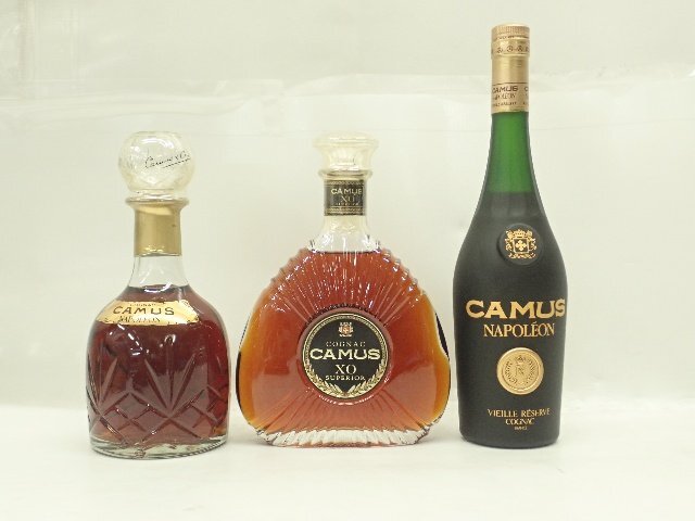 【未開栓・古酒】CAMUS カミュ NAPOLEON デキャンタボトル + XO SUPERIOR + VIEILLE RESERVE コニャック 700ml 40% 3本セット ¶ 6E0A8-1の画像1