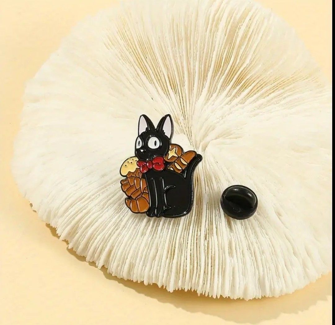 黒猫の可愛いピンバッチブローチ