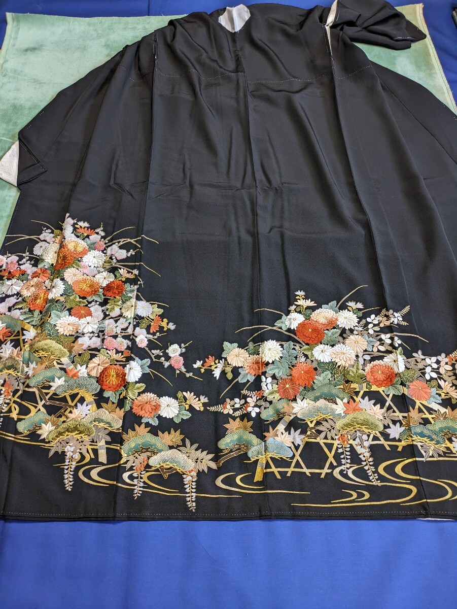 え86 未使用 留め袖 袷着物   花の刺繍の画像3