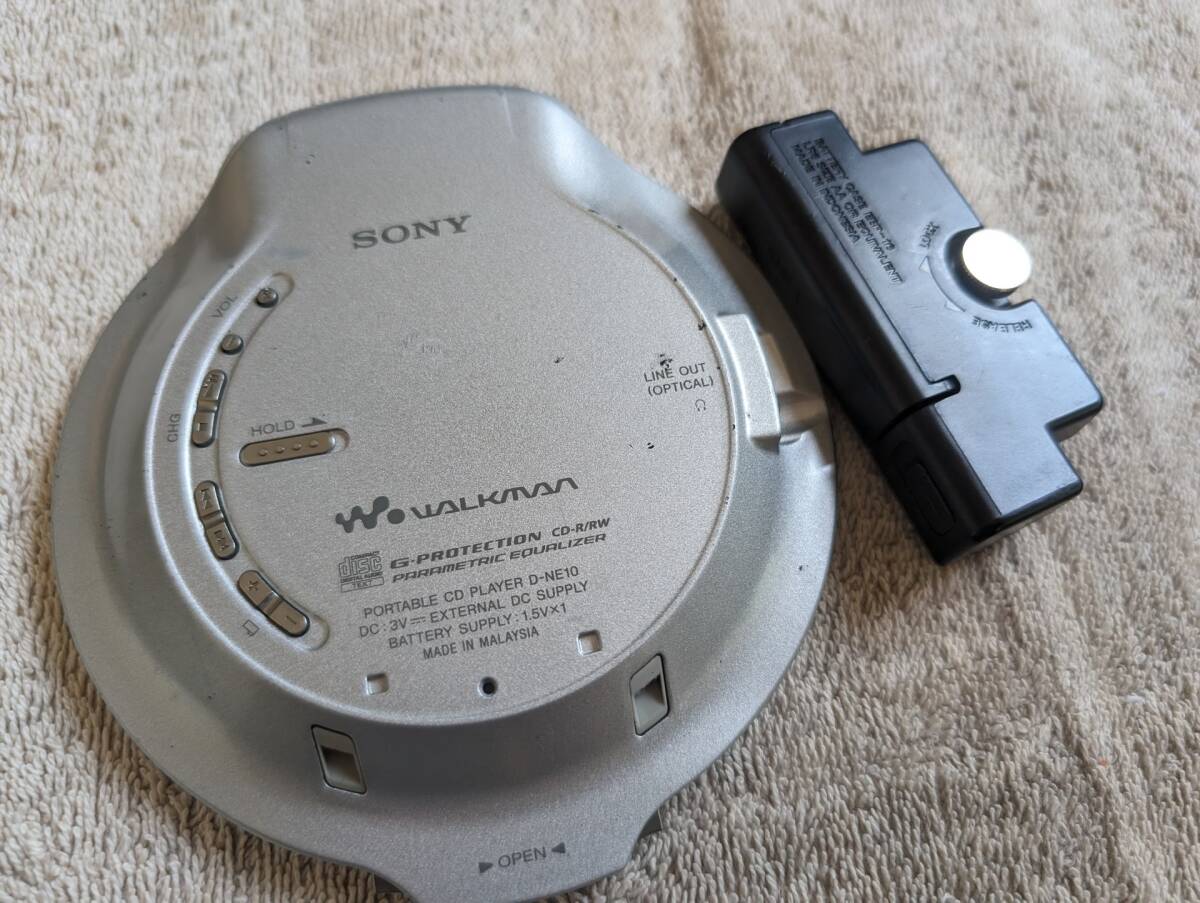 SONY ソニー ポータブル CDプレーヤー D-NE10 CD WALKMAN 薄型 電池BOX付き 動作品の画像8