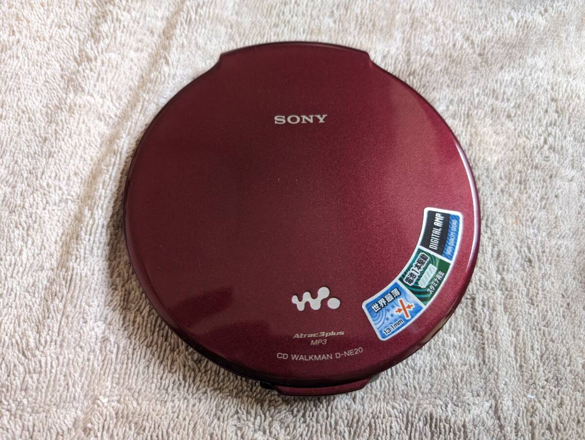 SONY ソニー ポータブル CDプレーヤー D-NE20 CD WALKMAN 薄型 2006年製 レッド R 赤 本体のみ 動作品の画像1