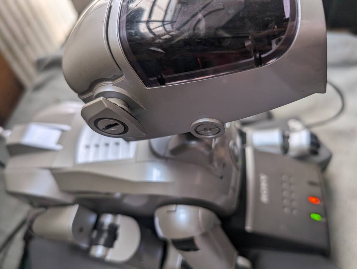 SONY ソニー aibo アイボ ERS-111 エンターテインメントロボット グレイシルバー ERA-111M　本体 バーチャルペット 電子玩具 おもちゃ