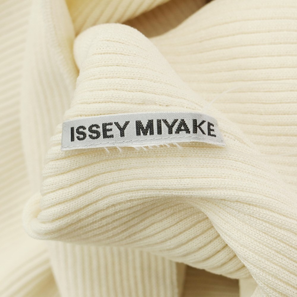 【中古】イッセイミヤケ ISSEY MIYAKE 2023年秋冬 ポリエステルニット 変形ワンピース アイボリー【サイズ表記なし（Ｌ位）】_画像5