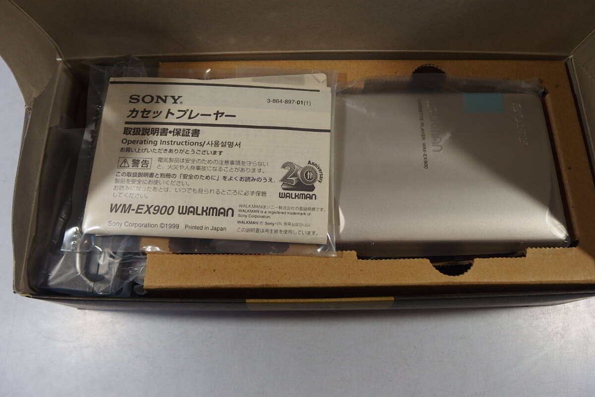 * unused SONY( Sony ) 20 anniversary commemoration limitation powerful deep bass GRV installing cassette Walkman WM-EX900 Gold portable cassette player made in Japan 