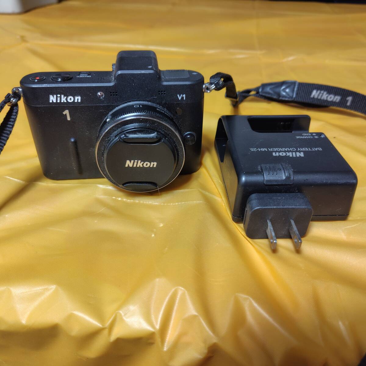 Nikon ニコン V1 ブラック BLACK MH-25 純正充電器付 ★の画像1