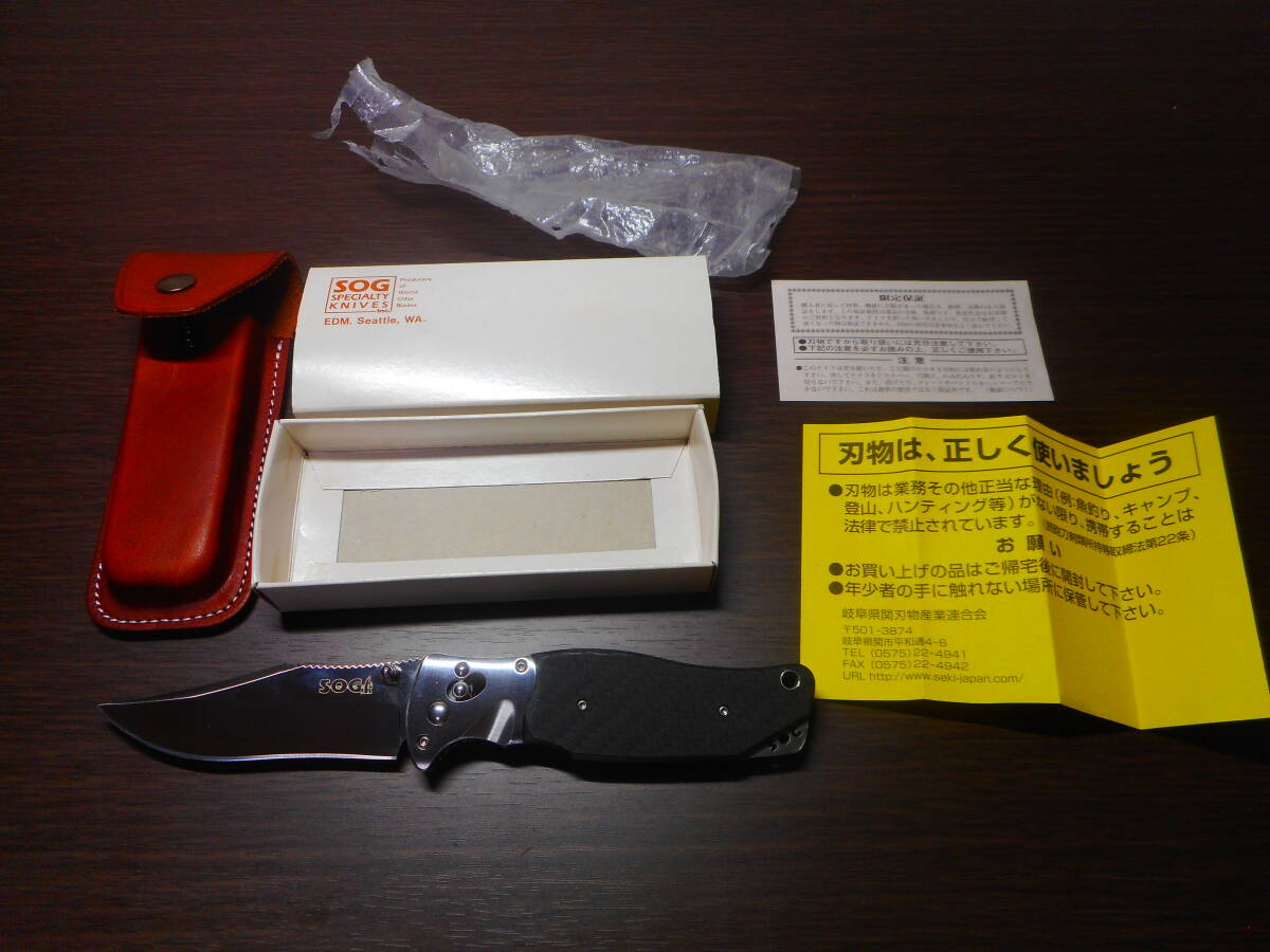 SOG Knives Tomcat3 フォールディングナイフ 限定カーボンファイバーグリップ シリアルナンバー325