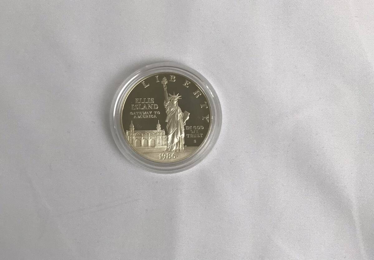 1886-1986年 1ドル 50セント 記念コイン 自由の女神 アメリカ リバティ ケース付き リバティコイン 保証書付き 記念硬貨 2j-3-9 _画像3