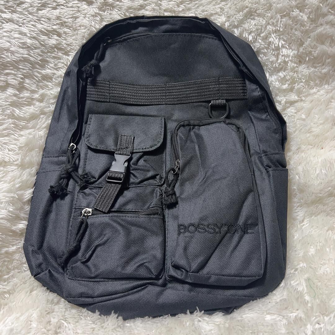 多機能 リュック バックパック　シンプル　大容量　男女兼用　黒 ブラック ファッション 通勤 通学 韓国 デイバッグ シンプル