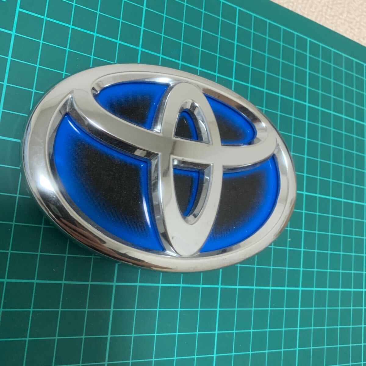  Toyota emblem hybrid plating 