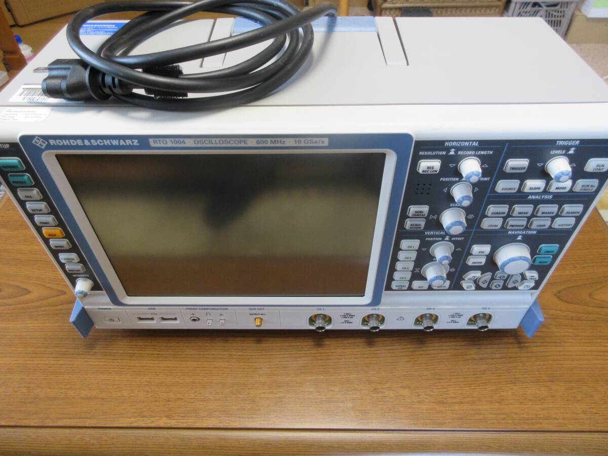 【中古】ROHDE & SCHWARZ RTO1004 デジタル・オシロスコープ 600MHz 10GS/s_画像1