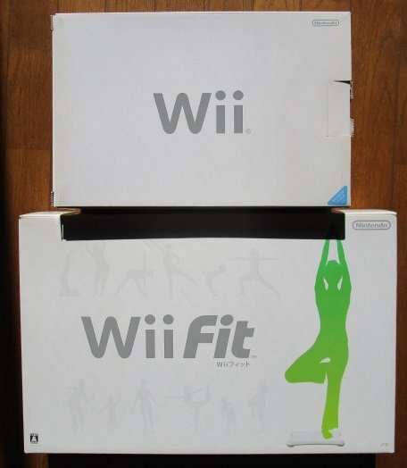 ◎ wii 任天堂 ニンテンドー wii 本体と wii fit リモコン2個(カバー付き)のセットです。動作チェック済み中古品箱に入った商品です。