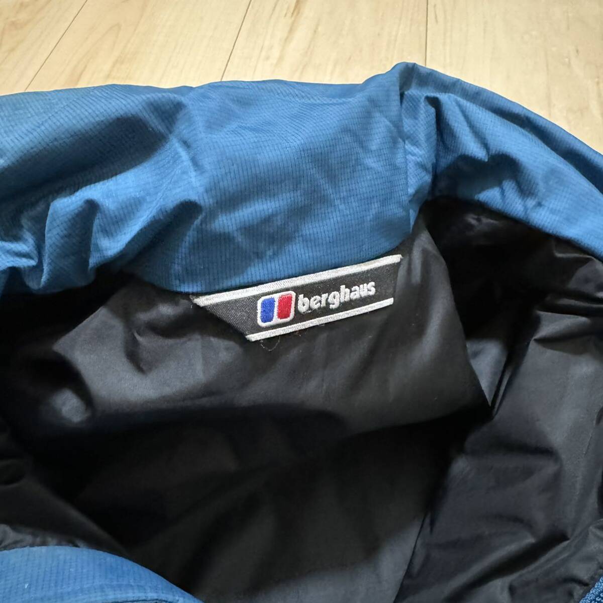 中古 Berghaus バーグハウス アウトドア ポリエステル ダウンベスト Mサイズの画像6