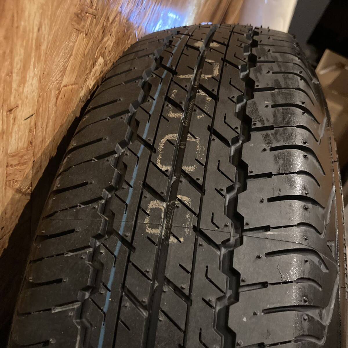 ハイエース 純正ホイール 未使用タイヤ 195/80R15 139.7 6Hの画像2