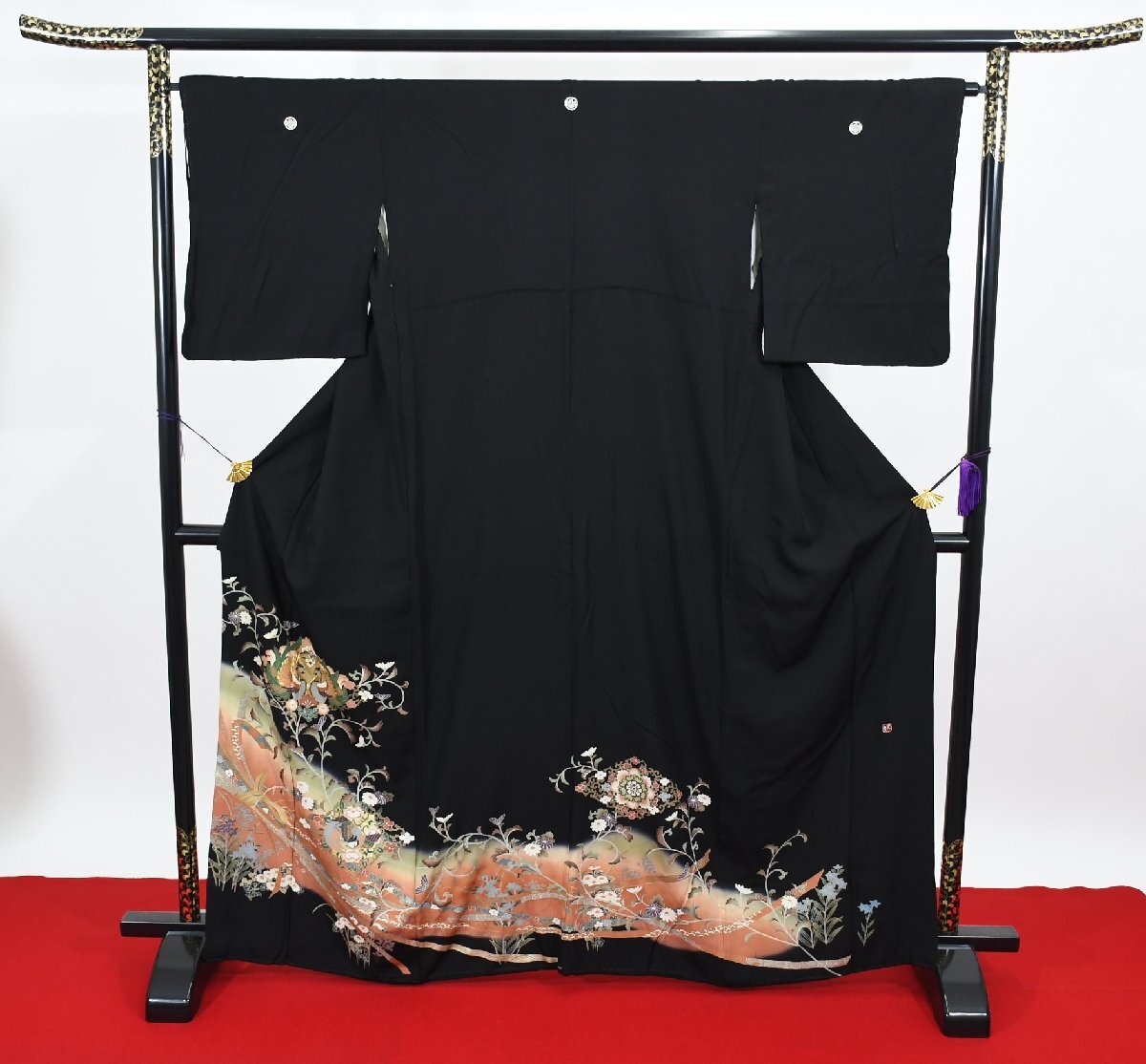 黒留袖 結婚式 花 落款 身丈159cm 裄丈65.5cm ★着物 e-944 桜庭呉服店_画像1