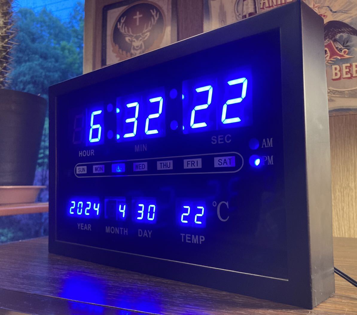 LED デジタル ネオン クロック ライト ブルー ランプ 壁掛け 卓上 時計 日付 温度計 アメリカン 雑貨 ダイナー ガレージ バー インテリアの画像2