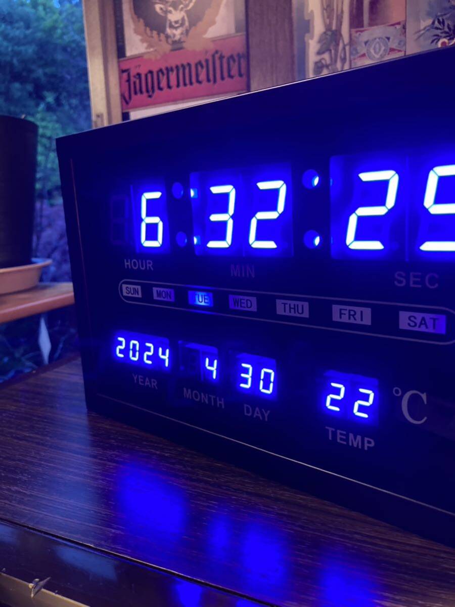 LED デジタル ネオン クロック ライト ブルー ランプ 壁掛け 卓上 時計 日付 温度計 アメリカン 雑貨 ダイナー ガレージ バー インテリアの画像3