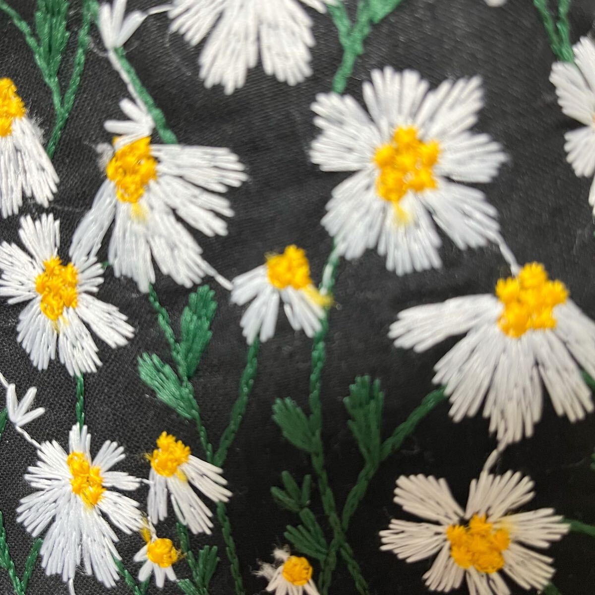 L字ファスナーポーチ 刺繍　花　ブラック　ハンドメイド　通帳入れ_画像5