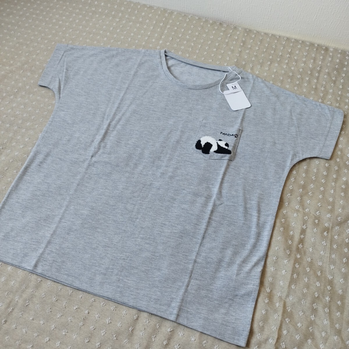 1点のみ●未使用 タグ付 もこもこ 刺繍 Tシャツ 半袖 M 洗濯機洗い gray パンダ 胸ポケット●色柄size違い有●ネコポス 送料無料