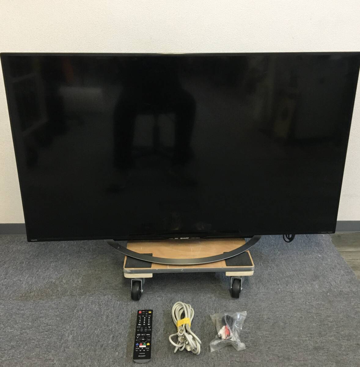 V011-I55-932【引取推奨】SHARP シャープ 液晶カラーテレビ LC-50U45 50V型 通電画面確認済み 液晶テレビ の画像1