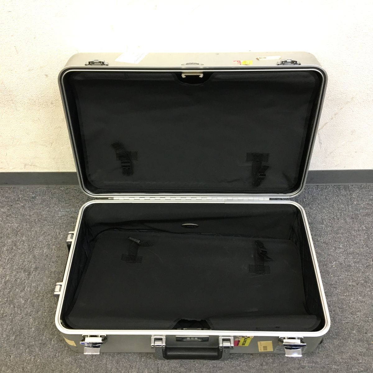 H004-H5-2463 ゼロ ZERO ハリバートン 旅行カバン スーツケース 大容量 ロック式 20×30×52_画像4
