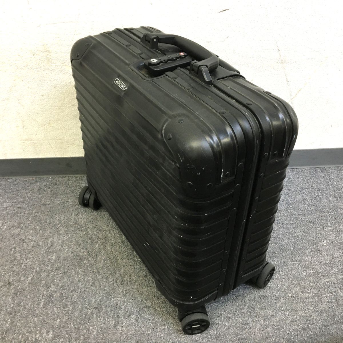 H005-I61-164 RIMOWA リモア スーツケース 18×43×50 大容量 アウトドア 旅行カバン_画像2
