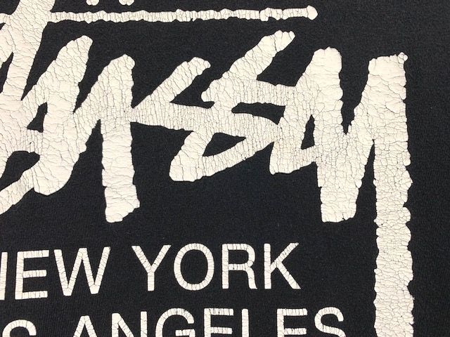 ☆ STUSSY ステューシー　WORLD TOUR TEE ワールドツアーTシャツ ブラック S_プリントのひび割れ具合です。