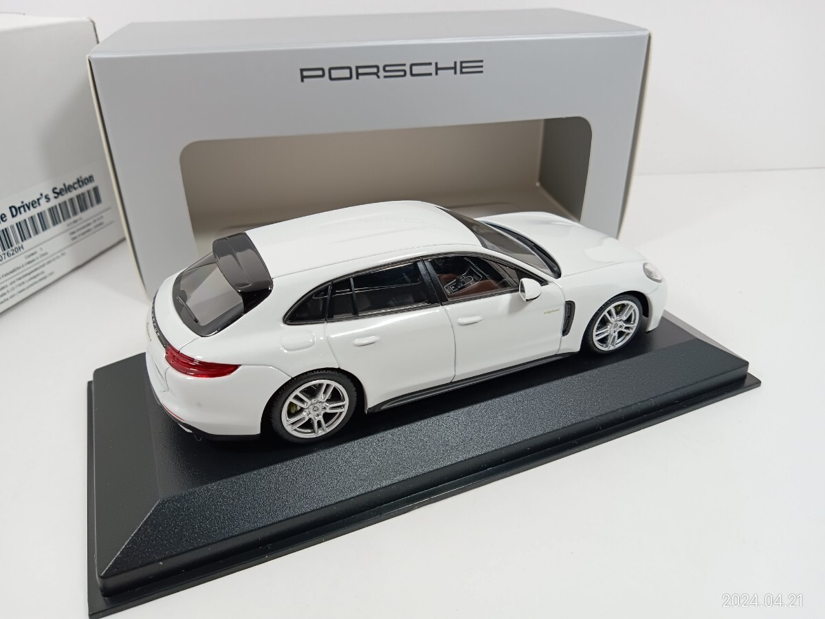 中古品 1/43 Porsche特注 ポルシェ パナメーラ ターボS e-hybrid Whiteの画像4