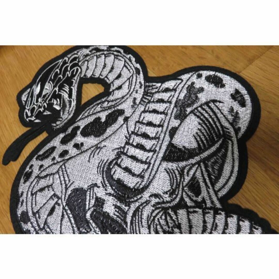 特大《眼鏡蛇髑髏　鉛筆画デザイン》黒銀白◆激渋　蛇　コブラ　COBRA　ドクロ　SKULL刺繍ワッペン◆激渋USアメリカ◎ミリタリー■衣服DIY