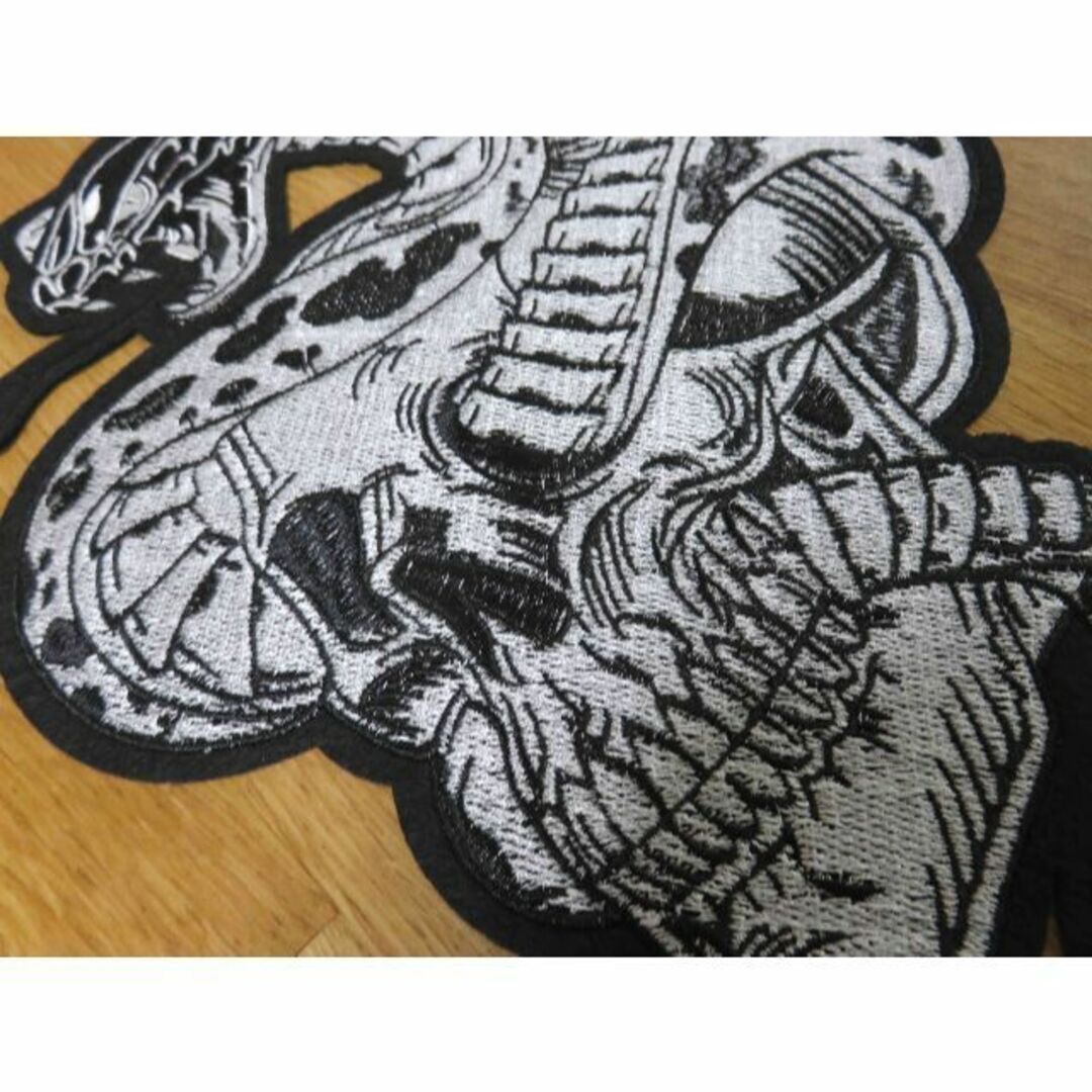 特大《眼鏡蛇髑髏　鉛筆画デザイン》黒銀白◆激渋　蛇　コブラ　COBRA　ドクロ　SKULL刺繍ワッペン◆激渋USアメリカ◎ミリタリー■衣服DIY