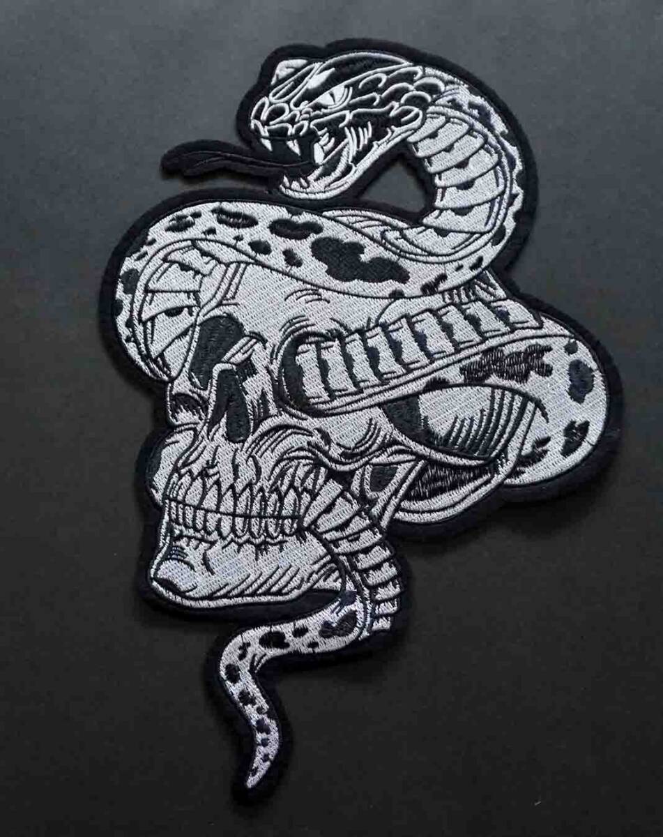 特大《眼鏡蛇髑髏　鉛筆画デザイン》黒銀白◆激渋　蛇　コブラ　COBRA　ドクロ　SKULL刺繍ワッペン◆激渋USアメリカ◎ミリタリー■衣服DIY