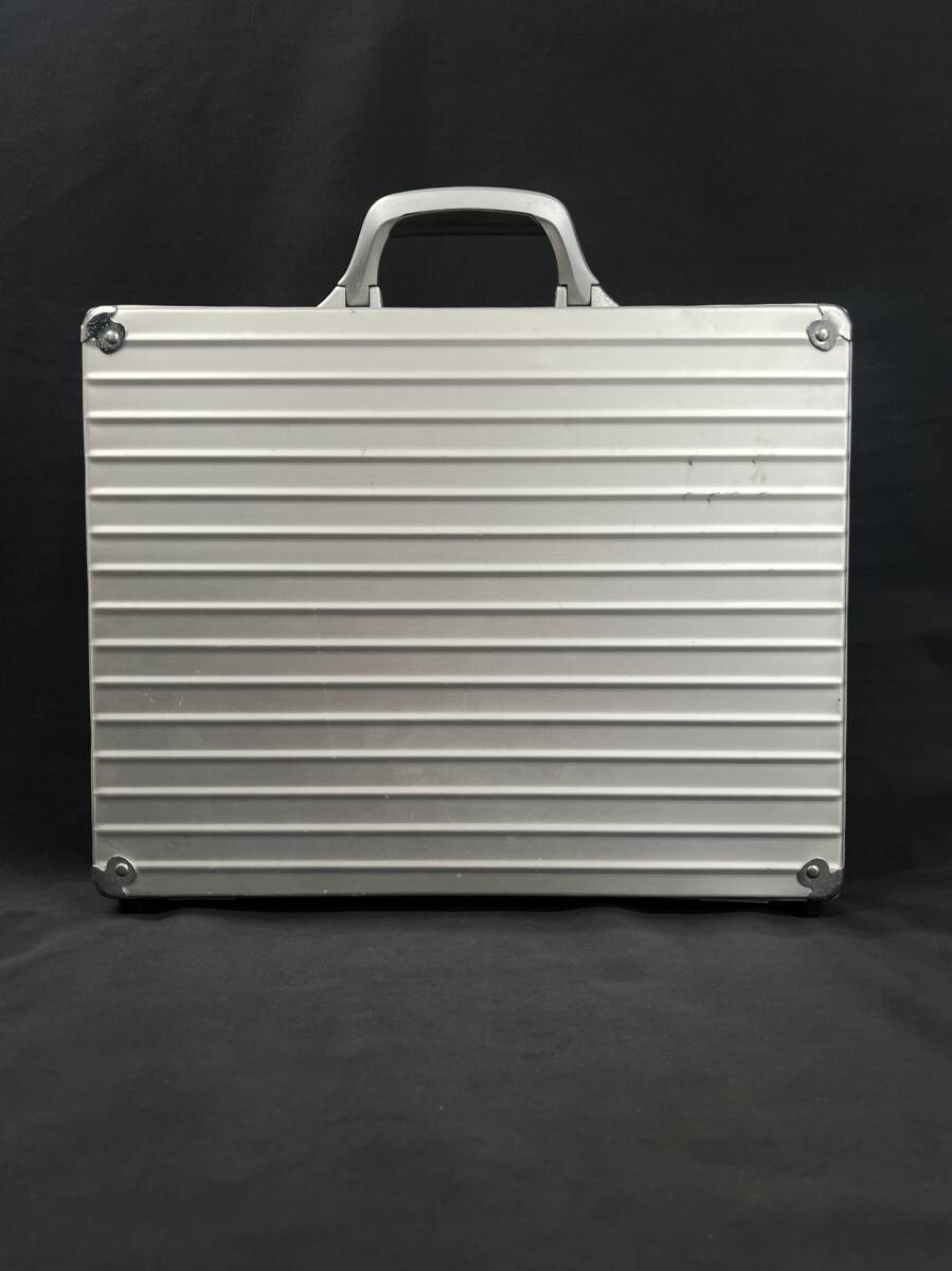 0000-0337 1円出品 リモワ RIMOWA バッグ アタッシュケース ビジネスバッグ トランクケース シルバー ダイヤルロック式 鍵 付属品 ありの画像2