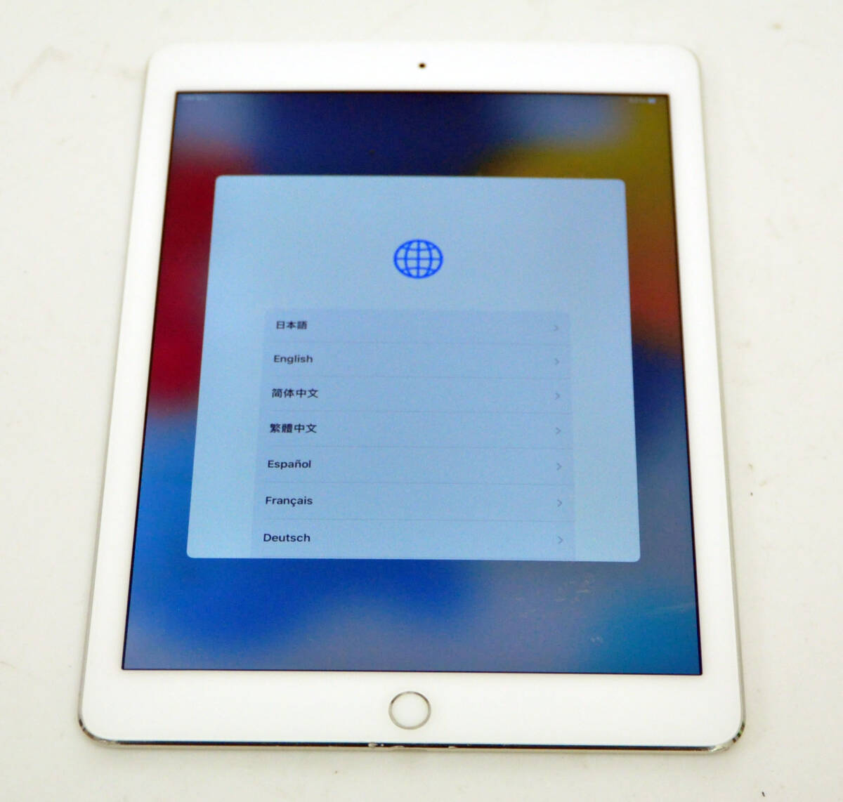 Apple iPad Air 2 Wi-Fi + Cellular 16GB シルバーの画像1