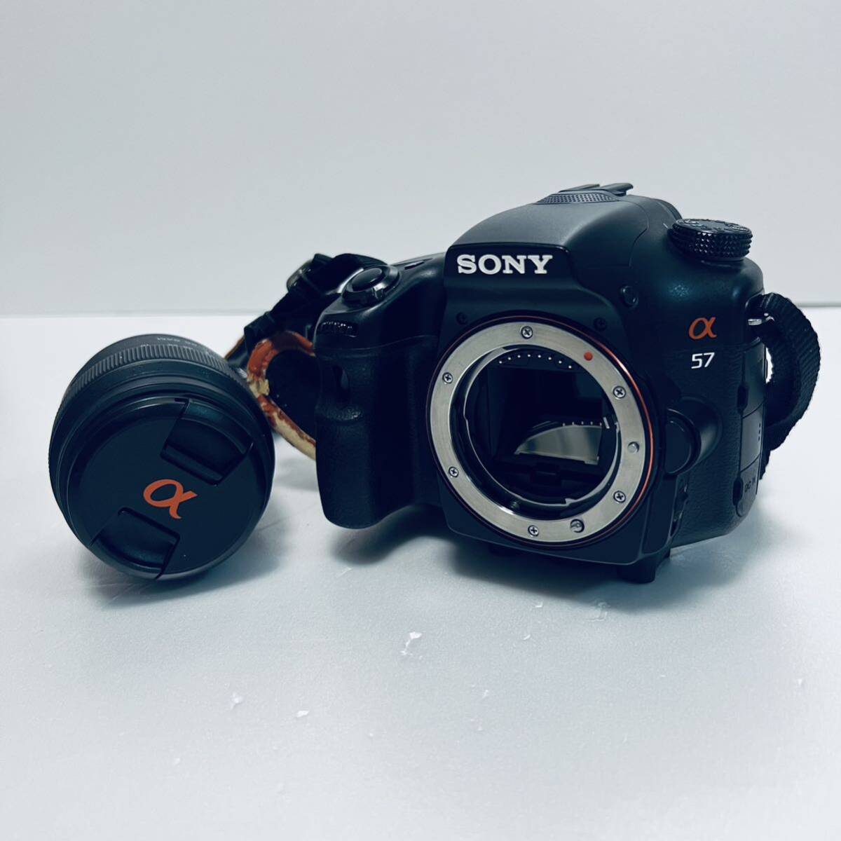 【1円スタート】SONY デジタル一眼レフカメラ SLT-A57 α57 レンズ SAL1855 3.5-5.6/18-55 SAM 簡易動作確認済 バッテリー2個 充電器 の画像1