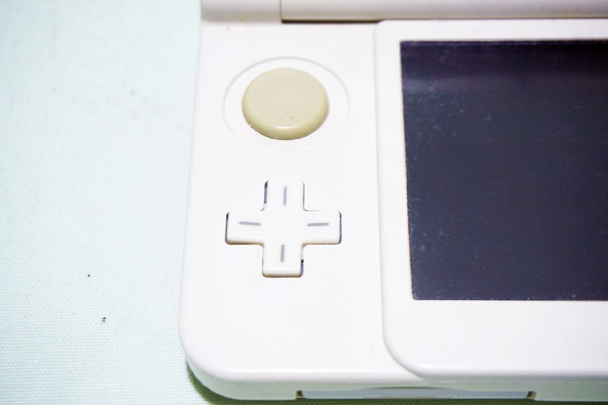 【質Banana】中古・簡易動作確認済み品!! Nintendo/任天堂 New3DS ポータブルゲーム機 カバー付き 現状渡し♪.。.:*・゜④の画像3