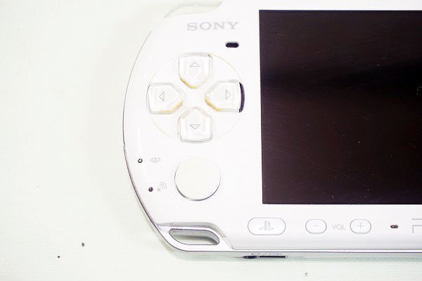 【質Banana】ジャンク品!!! SONY/ソニー ポータブルゲーム機 PSP3000 ホワイト 2GBメモリーカード付 部品取りに♪.。.:*・゜③の画像2