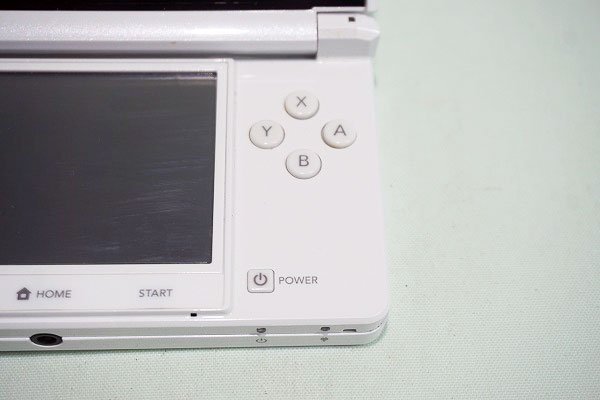 【質Banana】中古・簡易動作確認済み品!!!Nintendo/任天堂 3DS ポータブルゲーム機 ホワイト 現状渡し⑤の画像4